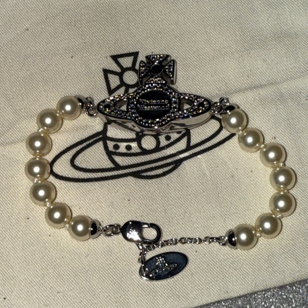 Vivienne Westwood Roxanne pearl bracelet with a pink enamel orb Brand New - Picture 6 of 6